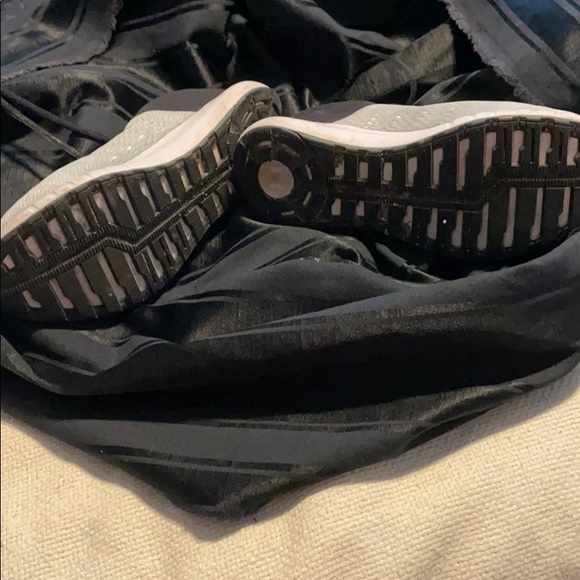 Under Armour running shoes - Picture 2 of 4